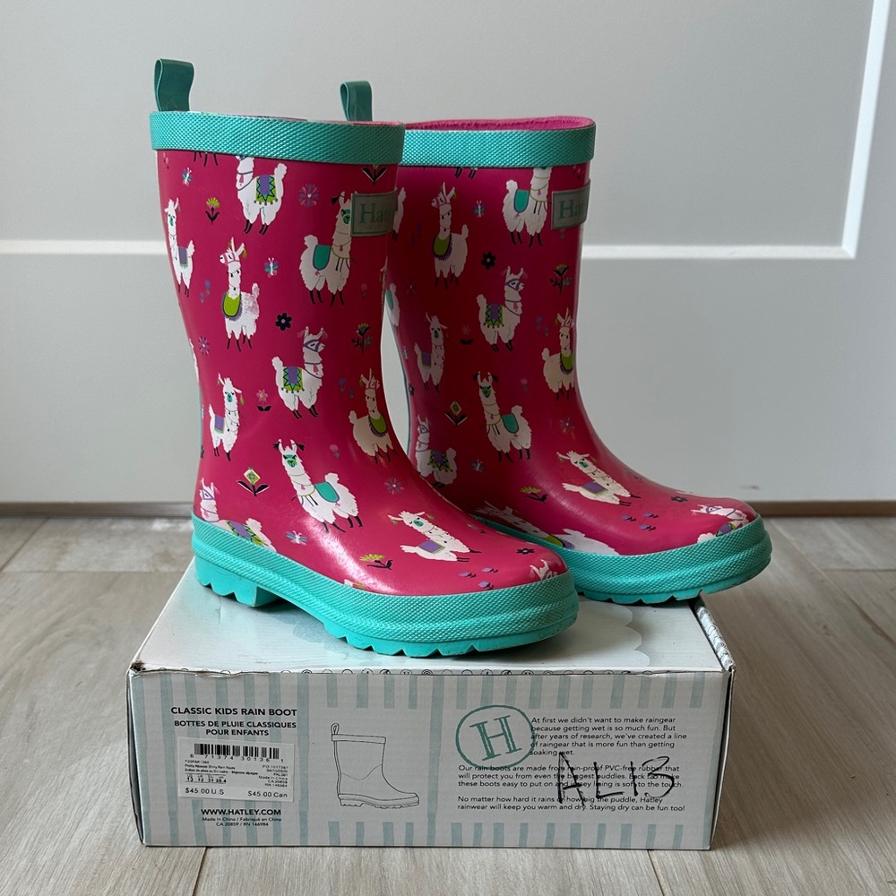 Hatley Girl”s Pink Llama Clastic Rain Boots with Teal Trim